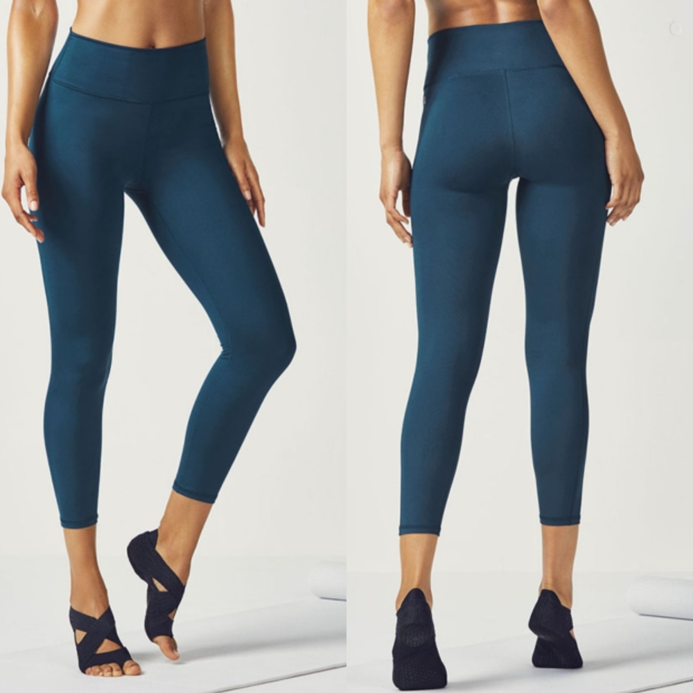 Fabletics Powerhold High Waisted 7/8 Leggings